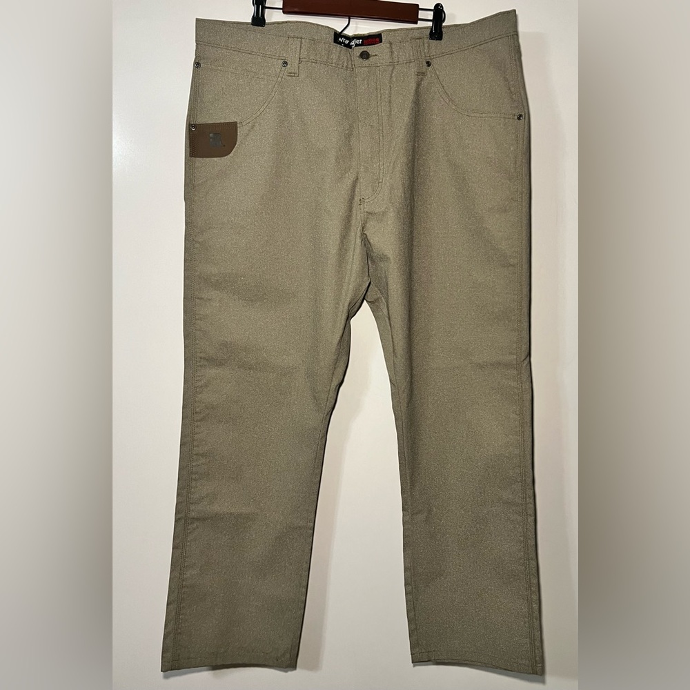 NWOT-Wrangler Riggs Pants 42x32 Men's Ripstop Relaxed Fit Workwear Outdoor Brown